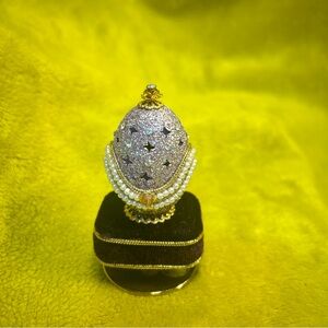 Vintage Kingspoint Egg Musical Jewelry Box, Crystal Accents, 3.5”x2”